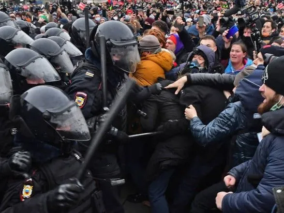 У Росії винесли перший вирок за акціями на підтримку Навального