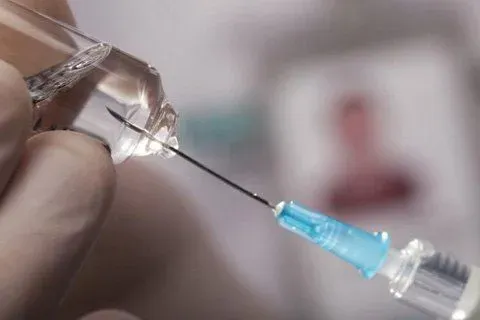 Прем'єр Угорщини звинуватив ЄС у зриві поставок вакцин від коронавірусу