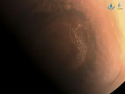Китайский зонд прислал новые фото с Марса