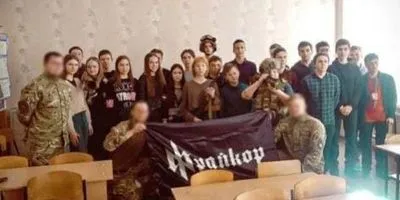 В Харькове разгорелся скандал из-за "неожиданного" урока патриотизма: директора отстранили