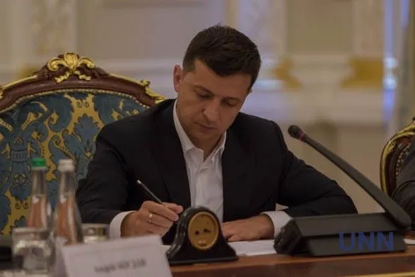 Зеленський підписав закон про держслужбу - після першого вето через в.о. міністрів