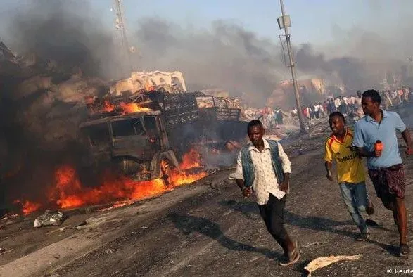 У Сомалі терорист підірвався в автомобілі: загинули 20 людей