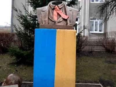 На Івано-Франківщині невідомі "відрізали" голову пам’ятнику Шевченку
