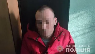 В Киеве задержали завхоза школы, который развращал 10-летнюю девочку в лифте дома