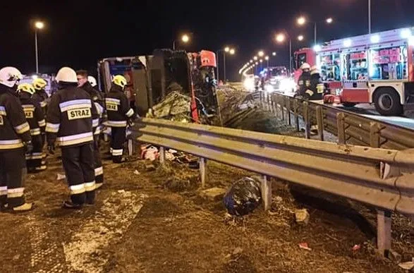 В Польше рейсовый автобус попал в ДТП: 6 украинцев погибли, еще 15 - травмированы