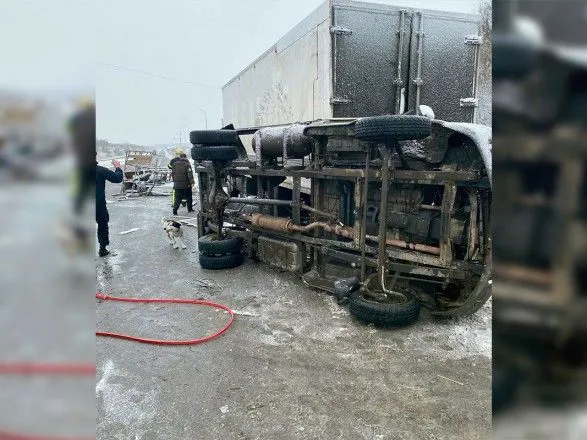 В Днепропетровской области столкнулись грузовики: есть погибший и пострадавшие