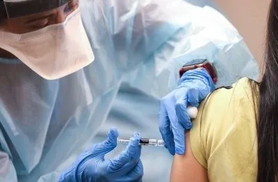 У США вакцинували вже понад 57 млн жителів: кількість щоденних доз збільшилась майже на мільйон