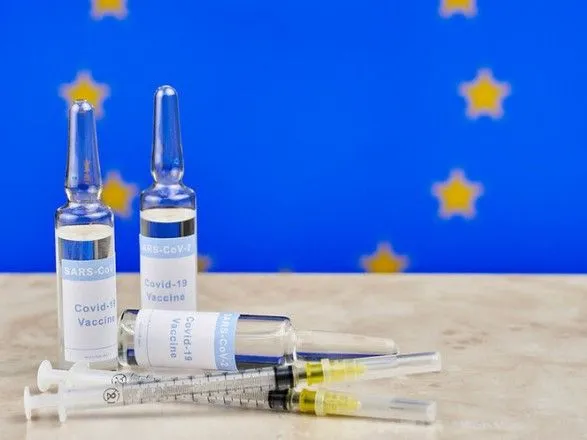 В ЄС поклали відповідальність за збої постачання вакцини на виробників