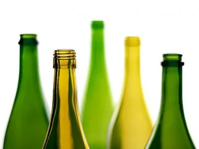 Не все так просто: експерт пояснив, чому виробники обирають незвичайну форму пляшки для алкоголю