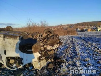 На Харківщині у ДТП потрапив пасажирський мікроавтобус: двоє загиблих, 7 травмованих