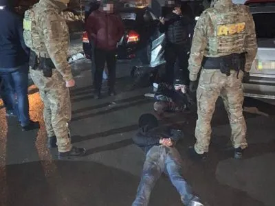 Прикидались копами, викрадали людей та вимагали гроші: на Львівщині затримали банду