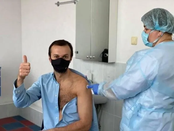 Лещенко показал температуру после прививки Covishield