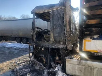 В пункте пропуска на границе с Россией загорелся грузовик: людей эвакуировали