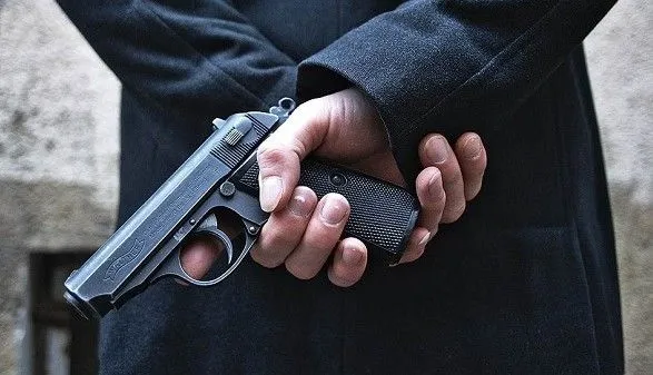 pogrozhuvav-pistoletom-na-pobachenni-u-kiyevi-politseyski-zatrimali-zlovmisnika
