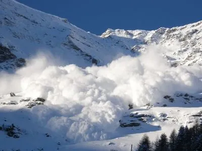 Рятувальники попередили про сніголавинну небезпеку на Закарпатті
