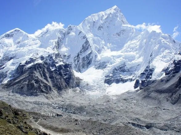 Власти Непала сняли запрет на восхождение на Эверест, введенный ранее из-за COVID-19