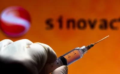 Спікер парламенту Угорщини вакцинувався від коронавірусу китайським препаратом