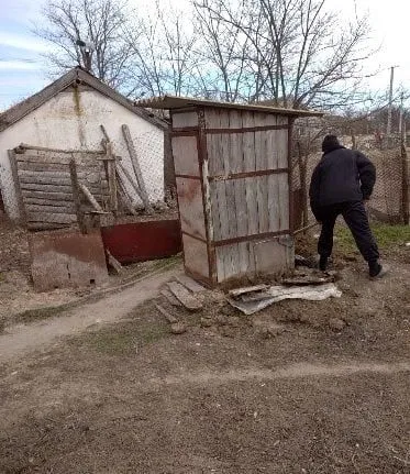u-vulichnomu-tualeti-na-khersonschini-viyavili-mertve-nemovlya
