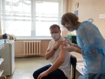 Олег Ляшко вакцинировался Covieshield