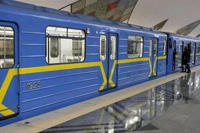 У Києві попередили про обмеження на вхід до трьох станцій метро через футбол