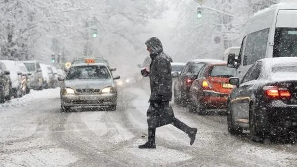 На Київ насувається негода: синоптики попереджають про сніг та ожеледецю