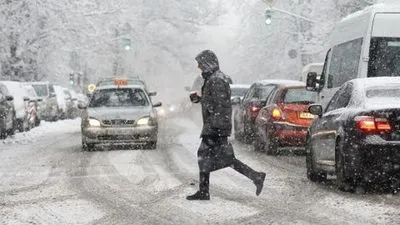 На Київ насувається негода: синоптики попереджають про сніг та ожеледецю