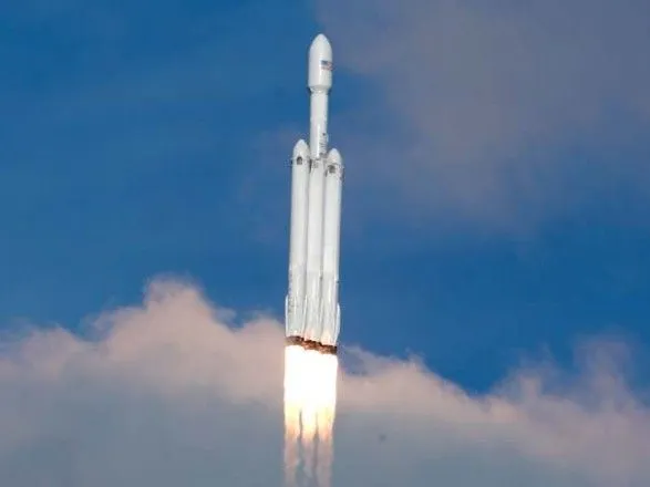 SpaceX вчергове запустить у космос ракету з десятками супутників
