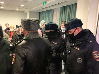 У Москві поліція увірвалась на форум "Об'єднаних демократів": почалися масові затримання