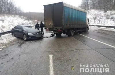 В Харькове грузовик выехал на встречку и протаранил три авто, в больнице дети и взрослые
