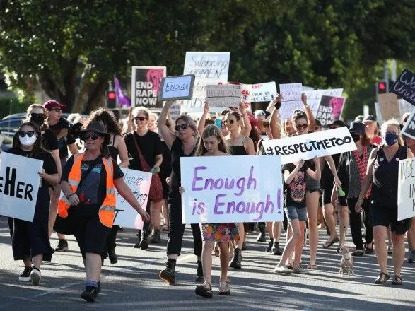 Одягнені в чорне жінки провели в Австралії масовий мітинг проти насильства