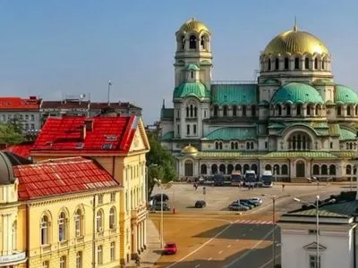 Болгарія почне приймати туристів з травня