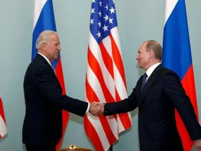 Розвідка США: Путін намагався "очорнити" Байдена під час виборів