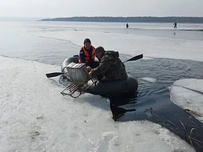 На Киевщине шесть рыбаков откололись на льдине и плавали по Днепру