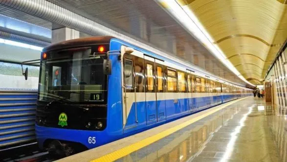 Дві станції метро у центрі Києва відкрили після хвилі "мінувань"