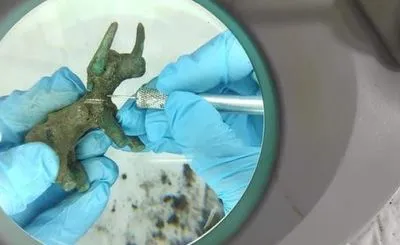 В древней Олимпии археологи раскопали бронзового идола, которому более 2500 лет
