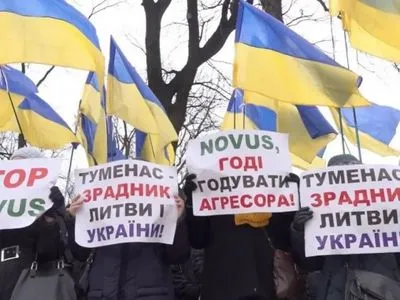 Мітингувальники під Радою закликали президента Литви ввести санкції проти власників Novus і самої мережі