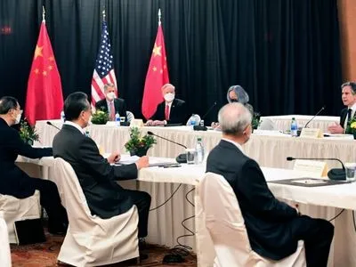 Первые переговоры США и Китая при администрации Байдена обернулись перепалкой перед камерами