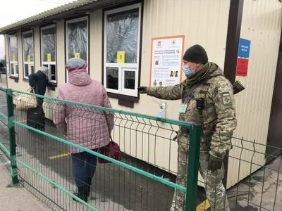Неделя работы КПВВ в зоне ООС: в "Станице Луганской" увеличился пассажиропоток