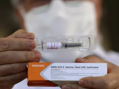 Міністр розповів, коли прибудуть перші дози вакцини CoronaVac