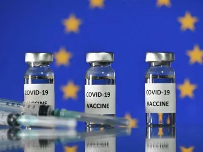 Bloomberg: ЄС готовий блокувати експорт вакцини AstraZeneca до Великої Британії