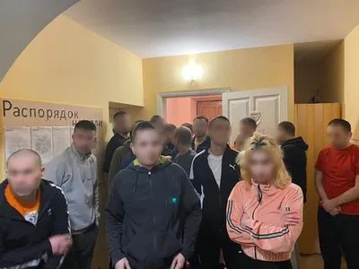 Похищали людей и удерживали в "лечебном центре": в Киевской области разоблачили преступную банду