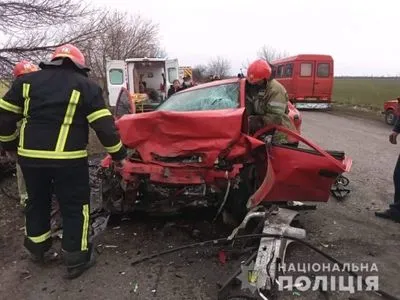 В Николаевской области в ДТП с участием легковых автомобилей погибли двое несовершеннолетних ребят