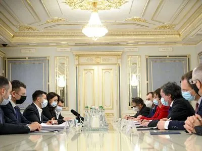 Зеленский встретился с президентом ЕБРР и рассказал, куда в Украине лучше инвестировать
