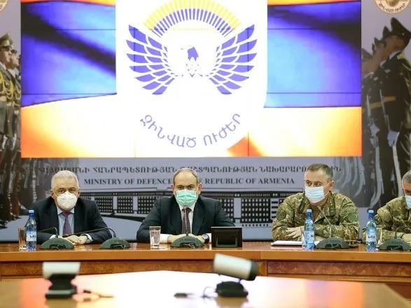 Премьер Армении обратился к армии республики после назначения нового начальника Генштаба