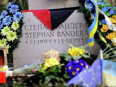Осквернение могилы Бандеры в Мюнхене: глава МВД Баварии обещает основательно расследовать дело