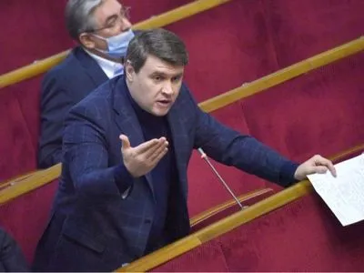Напряжение в обществе высоко, надо не Раду созвать, а менять правительство - Ивченко о протестах в ОП