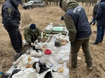 Гранати, міни і набої: у затриманого бойовика “ЛНР” знайшли схрон зі зброєю