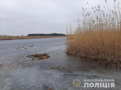 Пытался спасти собаку, которая провалилась под лед: в Харьковской области утонул подросток