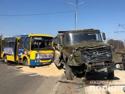 На Волыни в результате столкновения маршрутки и грузовика пострадали семь человек