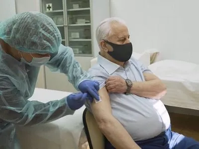 Первый президент Украины Кравчук вакцинировался от COVID-19